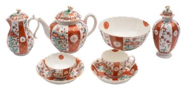 A First Period Worcester 'Scarlet Japan' pattern part service: of fluted form,