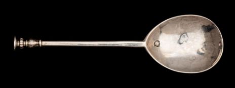 A 17th century seal top spoon, all marks worn,