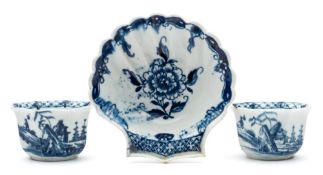 A Lowestoft blue and white scallop shell pickle dish and a pair of First Period Worcester octagonal