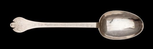 A late 17th century silver trefid spoon, maker SW, probably William Scarlett, London,