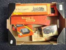 Hornby and other OO/HO gauge comprising Hornby R398 LNER 4-6-2 locomotive 'Flying Scotsman':,