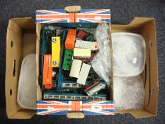 Tri-ang and other OO/HO gauge comprising a collection of loose rolling stock:,
