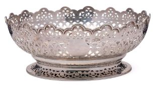 A Victorian silver circular fruit bowl, fruit bowl, maker Goldsmiths & Silversmiths Co, London,