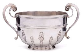 An Edward VII silver twin-handled bowl, maker Holland, Aldwinckle & Slater, London,