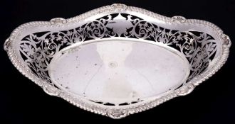 An Edward VII silver bread basket, maker Boardman Glossop & Co Ltd, Birmingham,