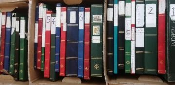 A world collection in thirty two stamp books.