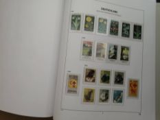 DDR four albums boxed, Davo Hingless album - all filled unmounted mint stamps.