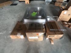 CAMBRO (4) NEW CLEAR FOOD BOXES AND LIDS APPX 10'' DEPTH, CAMBRO (4) FOOD BOX COLANDERS WITH LIDS