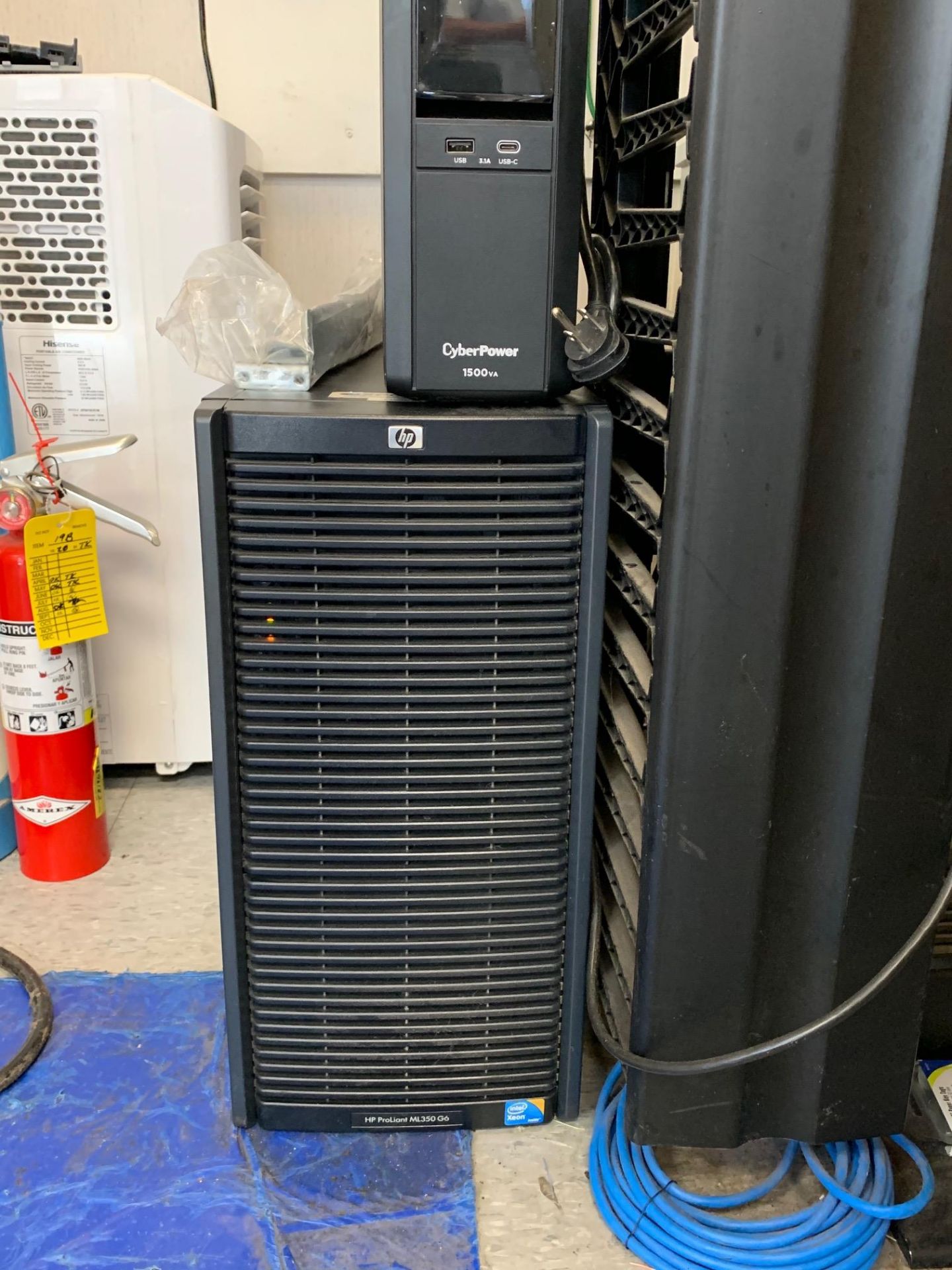 Computer server equipment including rack, portable AC unit, HO Oriliant ML350 G6 tower server - Image 2 of 5