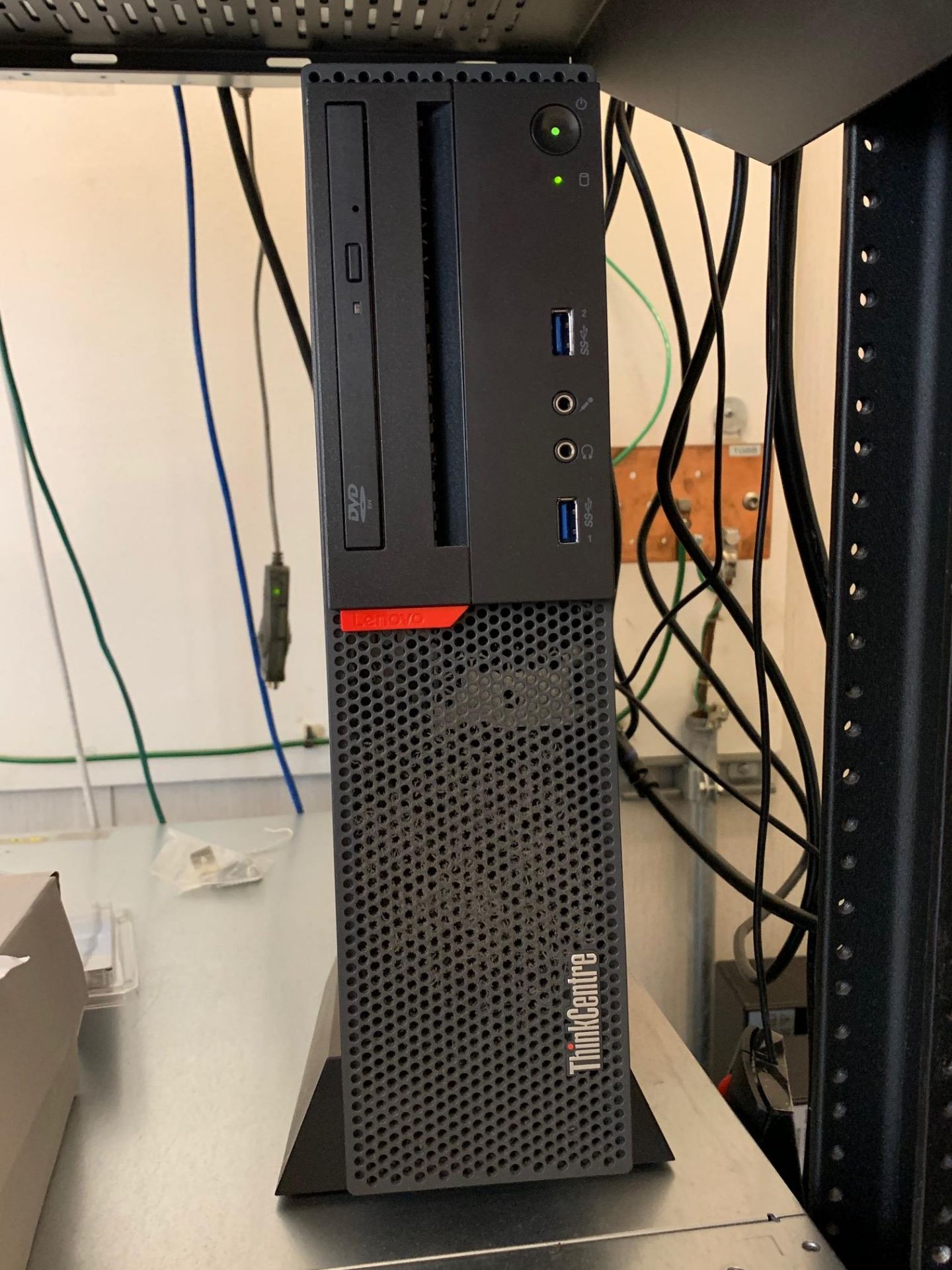 Computer server equipment including rack, portable AC unit, HO Oriliant ML350 G6 tower server - Image 4 of 5