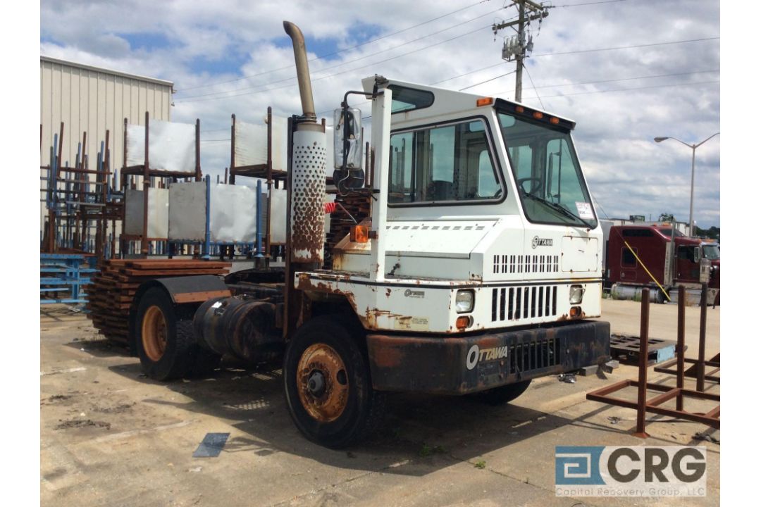 Ottawa Commando 30 single axle yard jockey truck NO TITLE (NEEDS BRAKES, DOESNT RUN) - Image 1 of 2