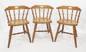 Four spindleback dining chairs on turned supports and turned stretcher (4)