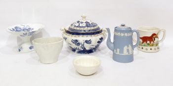 Assorted chinaware to include large Indian Tree pattern tureen, a tazza, jelly moulds, etc