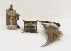 Horn case with brass bindings and corners on brass chain, further horn and metal-bound powder