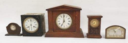 Five assorted mantel clocks including oak-cased example (5)