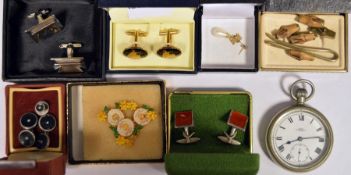 LOT WITHDRAWN Quantity of costume jewellery to include cufflinks, necklaces, watches including