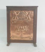 Cast iron fire surround with arched opening, Art Deco style iron fender and Art Deco style