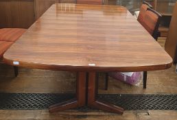 Circa 1970 Martin Hall for Gordon Russell 'Marlow' Brazilian rosewood extending dining table with