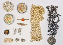 A quantity of costume jewellery to include brooches, chain necklaces and jewellery boxes (1 box)