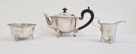 Mappin & Webb silver tea service comprising teapot, milk jug and sugar bowl, 16oz approx total