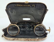 La Mignonne cased opera glasses with chain handle and mother-of-pearl inlay decoration