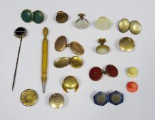 Quantity of gold and gold-coloured dress studs and cufflinks to include a pair of 18ct gold dress