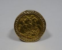 9ct gold sovereign ring set Victorian sovereign 1891 in scroll mount, 14.8g approx in total