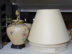 Chinese-style ceramic ovoid table lamp on wooden base and two lampshades