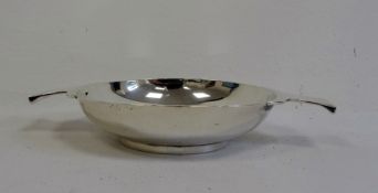 Mappin & Webb silver two-handled circular quaich, Sheffield 1912, 2.4oz