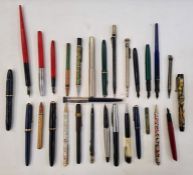 Parker mother-of-pearl and black variegated marble-effect fountain pen, green and gold plate