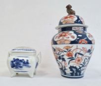 Imari porcelain lidded vase, shouldered ovoid and with Dog of Fo finial, 26cm high and a Japanese