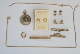 Fragment of a 9ct gold box-link chain, approx. 1.4g, a pair of gold coloured stud earrings with