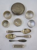 Four assorted 20th century silver napkin rings, a silver lid, a silver compact, a pair 19th