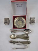 A pair of early 20th century napkin rings, floral rimmed decorated, Birmingham 1907, maker Henry