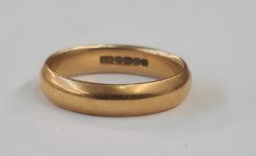 22ct gold wedding ring , 5.3g approx