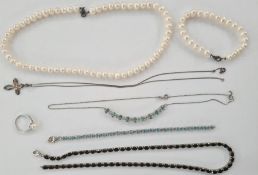 Cultured pearl and silver clasp necklace and matching bracelet in box, a silver and simulated