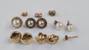 Various gold and pearl earrings