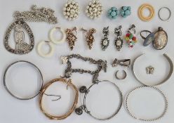 Silver 'Saint George's Chapel, Windsor' pendant on chain, a silver bangle, a Wedgwood set ring, a