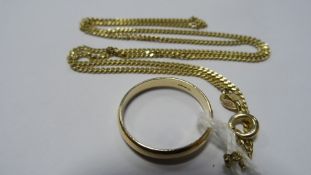 9ct gold wedding ring and 9ct gold chain necklace with flattened links, gross weight approx 5.5g