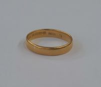 22ct gold wedding band, 3.6g approx