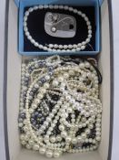 Large quantity of simulated pearl necklaces (1 box)