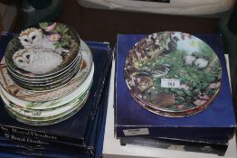 A QUANTITY OF BOXED AND UNBOXED COLLECTOR'S PLATES, MAINLY DOULTON