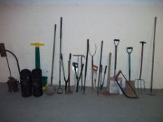 A SELECTION OF GARDEN TOOLS
