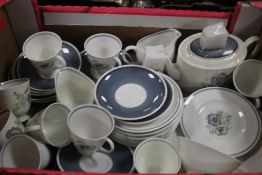 A TRAY OF WEDGWOOD SUSIE COOPER TEA & DINNERWARE