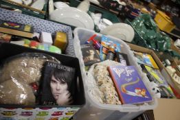 A QUANTITY OF TOYS AND GAMES ETC. TO INCLUDE STAR WARS