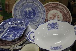 A TRAY OF MAINLY SPODE PLATES TO INCLUDE BLUE & WHITE (NOT INCLUDING TRAY)