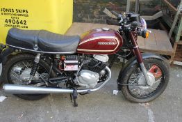 A HONDA MOTORBIKE, RED, 1985, 198cc, C986MAU