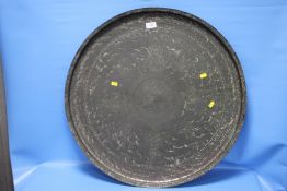 AN ANTIQUE OTTOMAN / ISLAMIC DECORATED METAL TRAY, D 69 CM