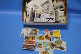 A QUANTITY OF COLLECTABLE CARDS