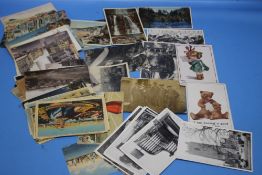 A TIN OF OLD POSTCARDS TO INCLUDE REAL PHOTOGRAPH AND TOPOGRAPHICAL TYPES